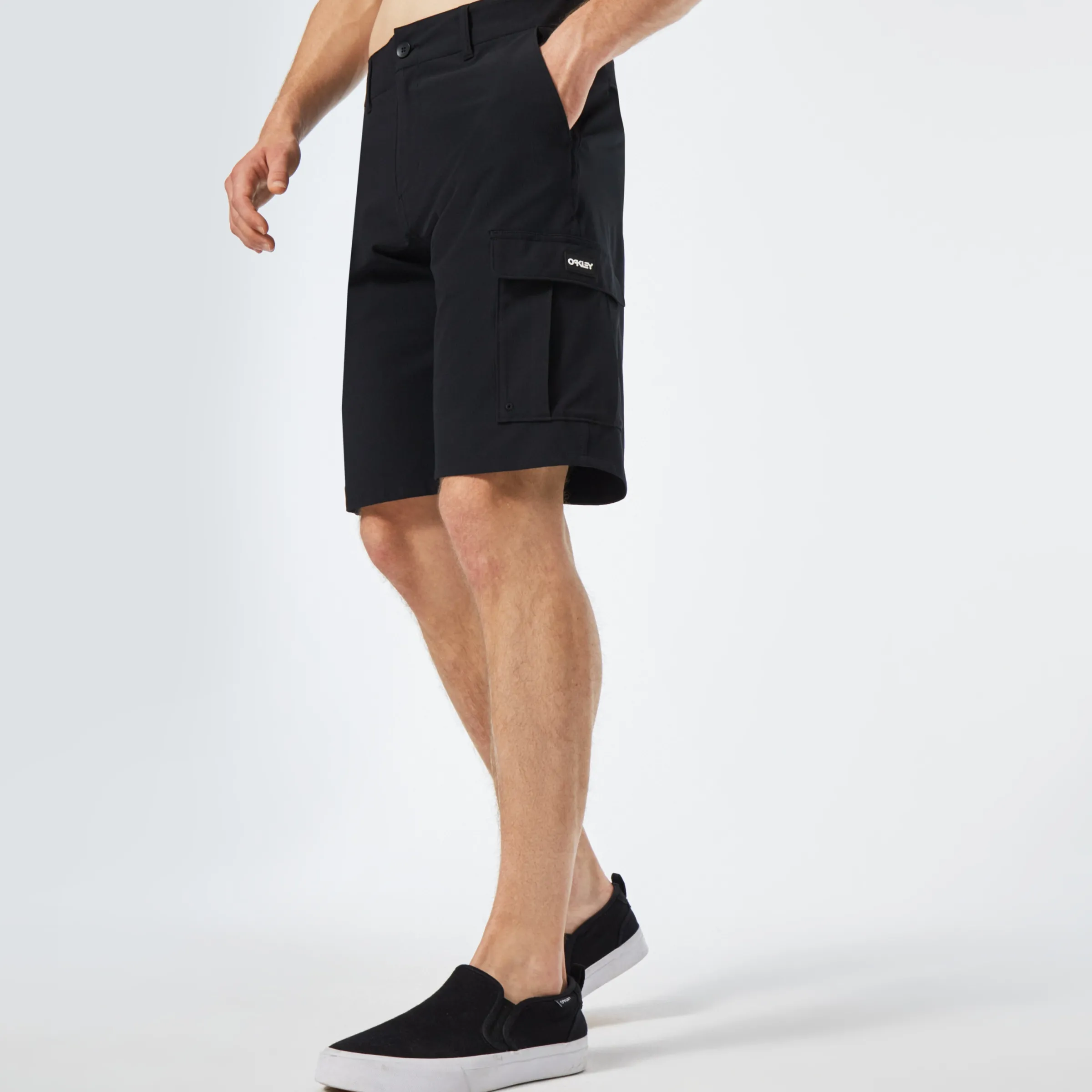 Oakley B1B Cargo Hybrid Short Blackout Outlet
