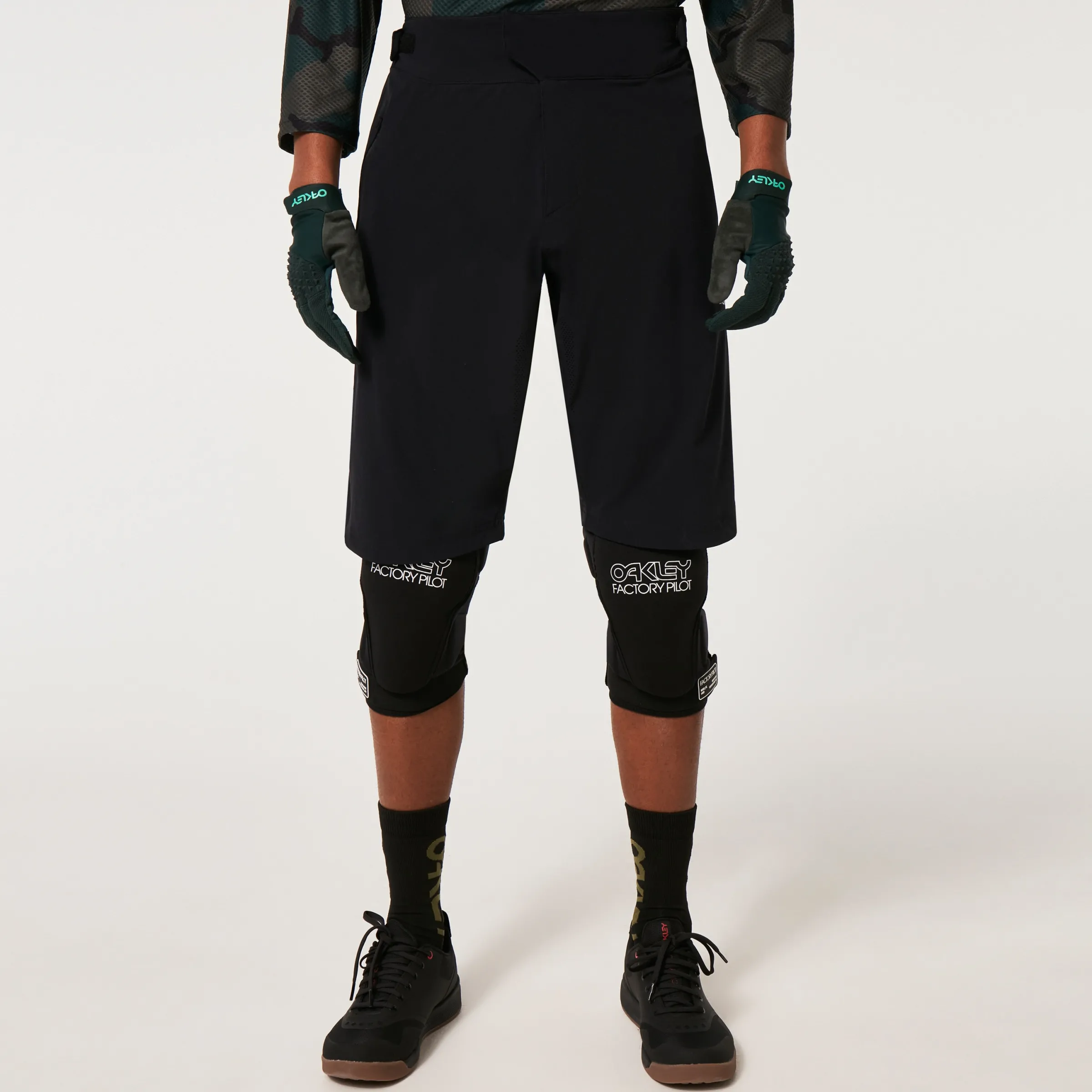 Oakley Factory Pilot Rc Short Blackout Online