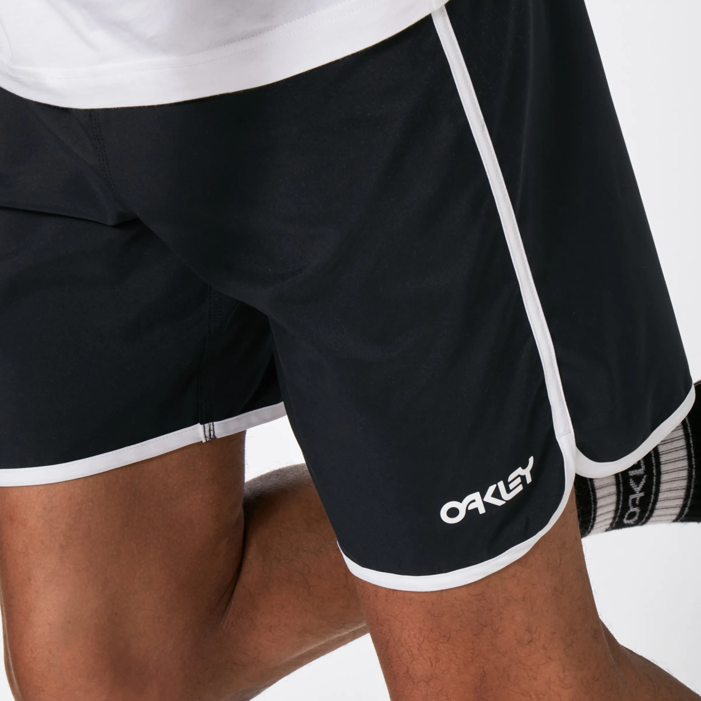 Oakley Solid Crest 19 Boardshort Blackout Sale